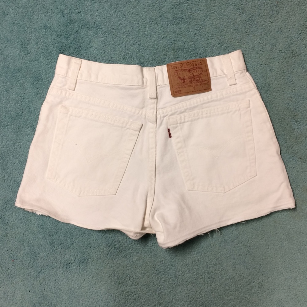 Vintage Levi’s 555 Guy’s Fit White Jean Shorts - Picture 2 of 11